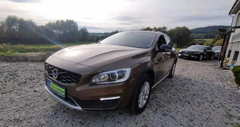 Volvo V60 Cross Country cena 59900 przebieg: 155987, rok produkcji 2018 z Łaskarzew małe 56